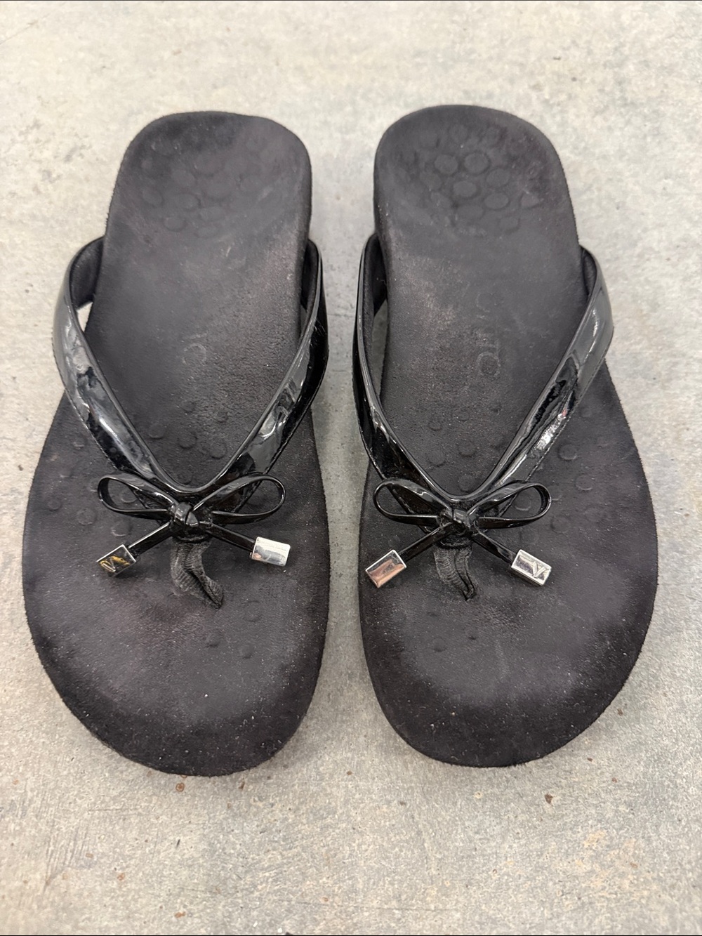 Vionic Black Bow Flip Flop Sandals